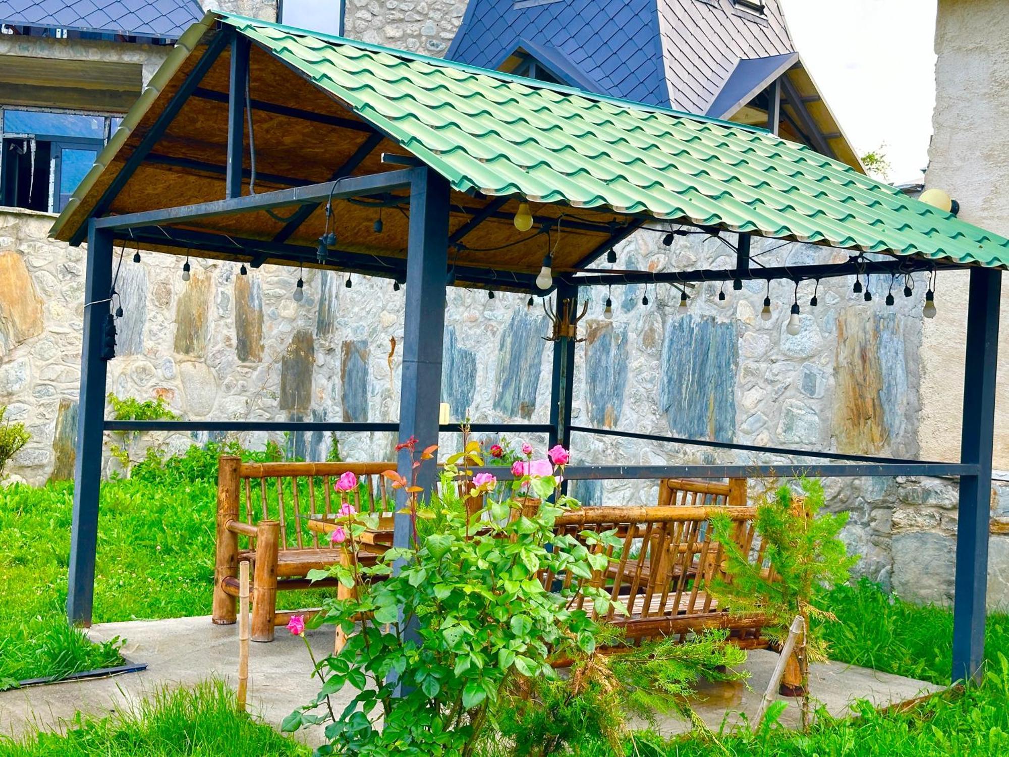 Mziuri Guest House ميستيا المظهر الخارجي الصورة